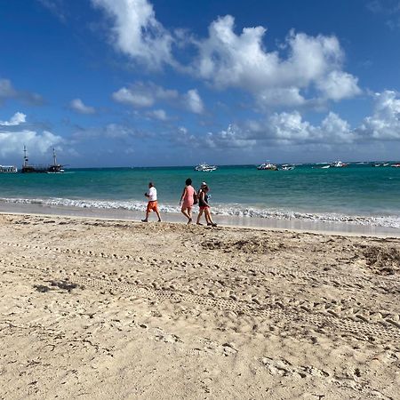 Hostal Las Rosas De Punta Cana Bagian luar foto