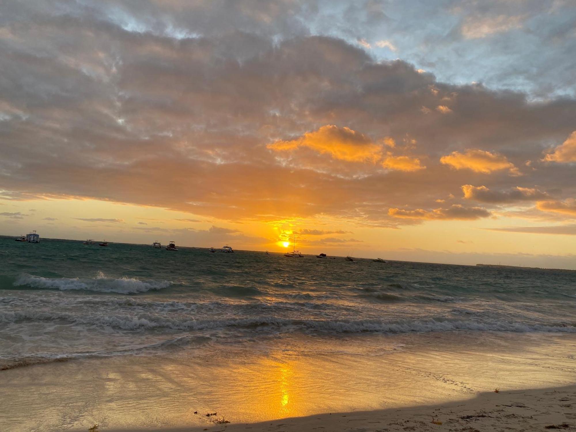 Hostal Las Rosas De Punta Cana Bagian luar foto